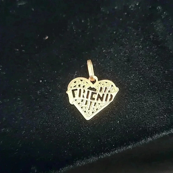 14 karat gold Jacmel Mauritius friend heart pendant - Picture 1 of 3